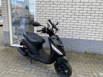 SNELLE PIAGGIO ZIP SP 45 4T 80CC BLACK ON BLACK BROM BJ2017 5000KM