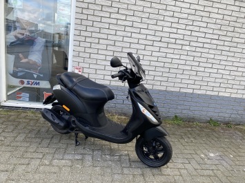 SNELLE PIAGGIO ZIP SP 45 4T 80CC BLACK ON BLACK BROM BJ2017 5000KM