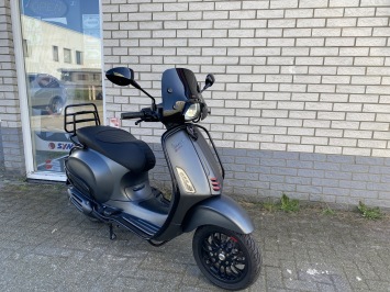 MOOIE VESPA SPRINT S 45KM 4-T BROM MAT GRIJS BJ2018 8000KM 