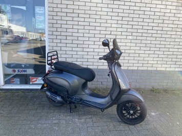 MOOIE VESPA SPRINT S 45KM 4-T BROM MAT GRIJS BJ2018 8000KM 