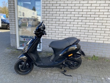 DE BESTE PIAGGIO ZIP SP 45 4-TAKT BLACK ON BLACK  BROM  BJ2007 6000KM 