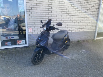 DE BESTE PIAGGIO ZIP SP 45 4-TAKT BLACK ON BLACK  BROM  BJ2007 6000KM 