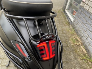 DIKKE VESPA SPRINT S 45KM 4-TAKT BROM MAT BLACK 7000KM BJ2020