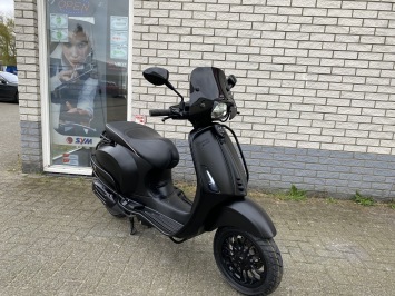DIKKE VESPA SPRINT S 45KM 4-TAKT BROM MAT BLACK 7000KM BJ2020