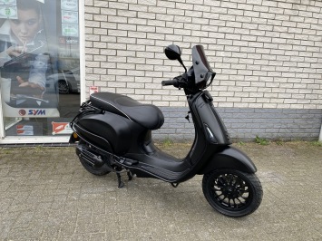 DIKKE VESPA SPRINT S 45KM 4-TAKT BROM MAT BLACK 7000KM BJ2020