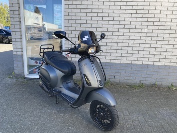 GAVE VESPA SPRINT S 45KM 4-T BROM MAT GRIJS BJ2016 9000KM