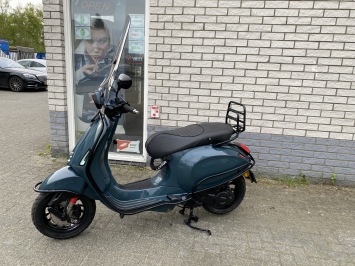 DIKKE SPECIAL VESPA SPRINT 45KM 4T OCEAN BLEU BJ2018 11000KM