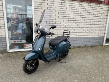 DIKKE SPECIAL VESPA SPRINT 45KM 4T OCEAN BLEU BJ2018 11000KM