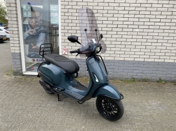 DIKKE SPECIAL VESPA SPRINT 45KM 4T OCEAN BLEU BJ2018 11000KM