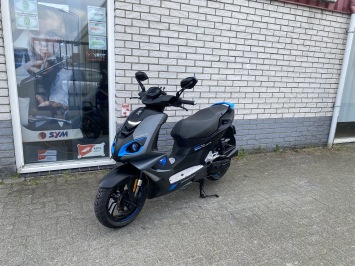 MOOIE PEUGEOT SPEEDFIGHT 4 BROM 45KM MAT GREY BJ2021 8000KM