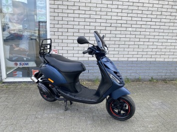 GAVE PIAGGIO ZIP SP 2-TAKT 45KM MAT BLAUW BROM BJ2005 12000KM