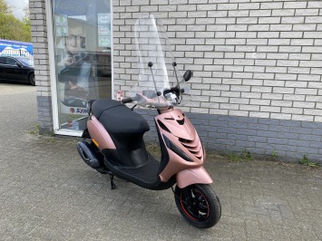 HELE JONGE PIAGGIO ZIP SP 45 4-TAKT MAT ROSE GOLD  BROM  BJ2024 5000KM 
