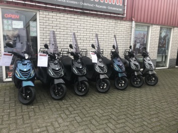 Nieuwe Piaggio Zip SP E5 2025 Nieuw 0km Full Option SALE 45km brom