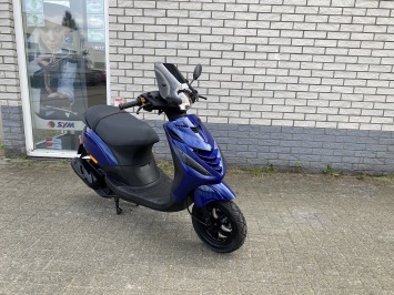 LEUKE PIAGGIO ZIP SP 45 4-TAKT BMW BLAUW BROM  BJ2006 12000KM 