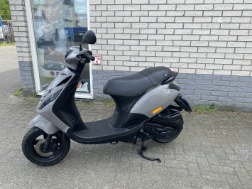 LEUKE PIAGGIO ZIP SP 45 4-TAKT nardo grey  BROM  BJ2007 12000KM 