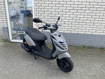 LEUKE PIAGGIO ZIP SP 45 4-TAKT nardo grey  BROM  BJ2007 12000KM 