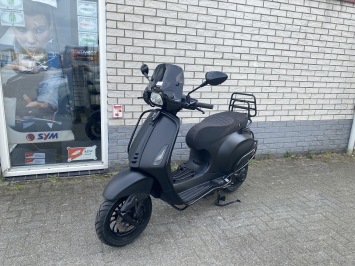 GAVE VESPA SPRINT S 45KM 4-TAKT BROM MAT BLACK 8000KM BJ2020