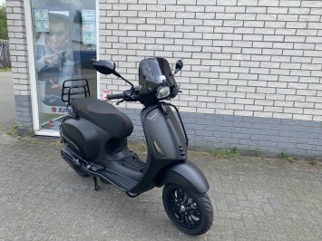 GAVE VESPA SPRINT S 45KM 4-TAKT BROM MAT BLACK 8000KM BJ2020