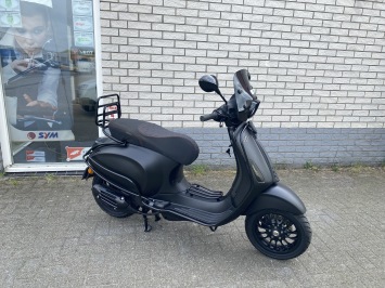 GAVE VESPA SPRINT S 45KM 4-TAKT BROM MAT BLACK 8000KM BJ2020