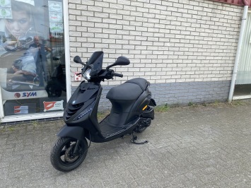 DIKKE PIAGGIO ZIP SP 45KM BROM MAT BLACK BJ2006 9000KM