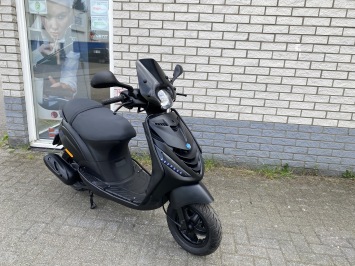 DIKKE PIAGGIO ZIP SP 45KM BROM MAT BLACK BJ2006 9000KM