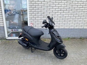 DIKKE PIAGGIO ZIP SP 45KM BROM MAT BLACK BJ2006 9000KM