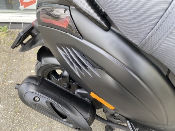 DIKKE PIAGGIO ZIP SP 45KM BROM MAT BLACK BJ2006 9000KM