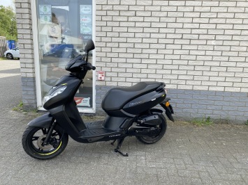 MOOIE PEUGEOT KISBEE GT 45KM BROM BLACK EDITION BJ2019 7000KM