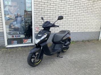 MOOIE PEUGEOT KISBEE GT 45KM BROM BLACK EDITION BJ2019 7000KM