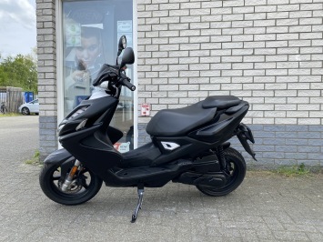 LEUKE YAMAHA AEROX R 45KM BROM BLACK MAGIC BJ2015 9.000KM