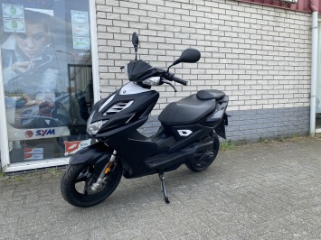 LEUKE YAMAHA AEROX R 45KM BROM BLACK MAGIC BJ2015 9.000KM