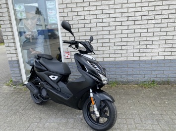 LEUKE YAMAHA AEROX R 45KM BROM BLACK MAGIC BJ2015 9.000KM