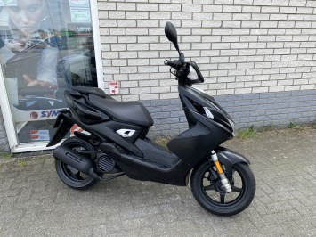 LEUKE YAMAHA AEROX R 45KM BROM BLACK MAGIC BJ2015 9.000KM
