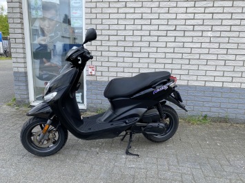 MOOIE YAMAHA NEO,S BROM 45KM BLACK ON BLACK 4-TAKT BJ2020 9000KM