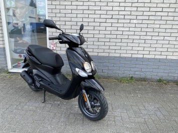 MOOIE YAMAHA NEO,S BROM 45KM BLACK ON BLACK 4-TAKT BJ2020 9000KM