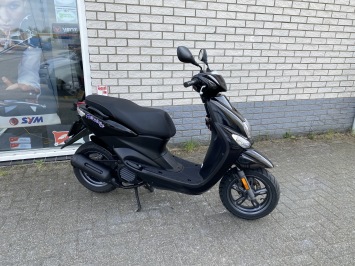 MOOIE YAMAHA NEO,S BROM 45KM BLACK ON BLACK 4-TAKT BJ2020 9000KM