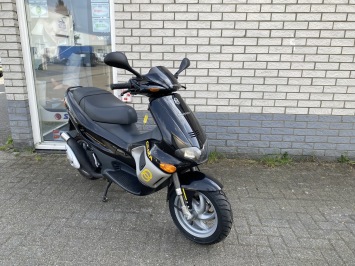 GAVE GILERA RUNNER DD 2-TAKT lc dd 45KM BROM BLACK BJ1997 18000KM