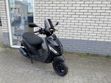 MOOIE PIAGGIO ZIP SP 45 4-TAKT MAT BLACK BROM BJ2019 8000KM