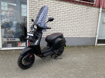 GAVE VESPA SPRINT S 45KM 4-TAKT BROM MAT BLACK 10.000KM BJ2022