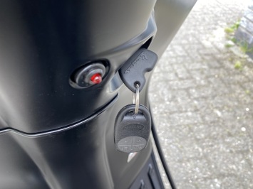 GAVE VESPA SPRINT S 45KM 4-TAKT BROM MAT BLACK 10.000KM BJ2022