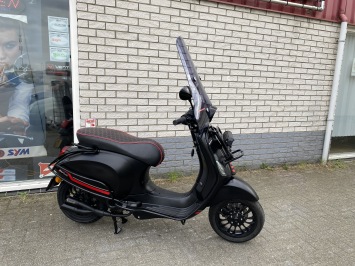 GAVE VESPA SPRINT S 45KM 4-TAKT BROM MAT BLACK 10.000KM BJ2022