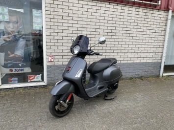 GAVE VESPA GTS 300 SUPER SPORT MAT GREY BJ2019 8000KM