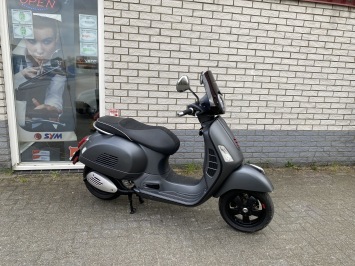 GAVE VESPA GTS 300 SUPER SPORT MAT GREY BJ2019 8000KM