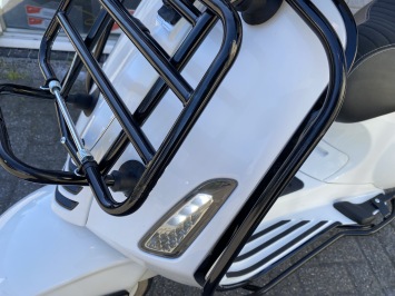 PRACHTIGE VESPA SPRINT S 45KM BROM BLACK ON WHITE BJ2025 9000KM