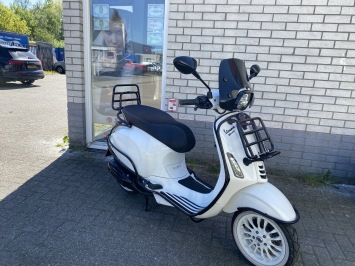 PRACHTIGE VESPA SPRINT S 45KM BROM BLACK ON WHITE BJ2025 9000KM