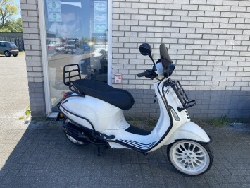 PRACHTIGE VESPA SPRINT S 45KM BROM BLACK ON WHITE BJ2025 9000KM
