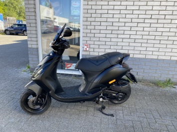 MOOIE PIAGGIO ZIP SP 45KM 4-T BROM MAT BLACK BJ2021 5000KM