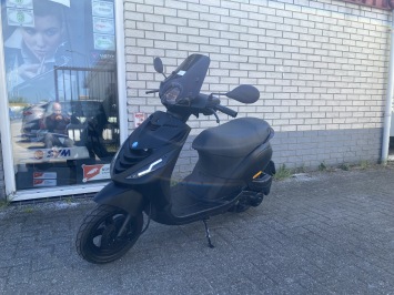 LEUKE PIAGGIO ZIP SP 45KM 4-T BROM MAT BLACK BJ2019 6000KM