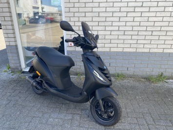 LEUKE PIAGGIO ZIP SP 45KM 4-T BROM MAT BLACK BJ2019 6000KM