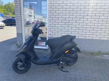LEUKE PIAGGIO ZIP SP 45 4-TAKT MAT BLACK BROM  BJ2019 8.000KM 
